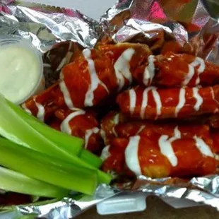 food, chicken, fried chicken wings, bbq wings, poultry, fried chicken, bbq chicken, chicken wings and fried chicken, chicken wings
