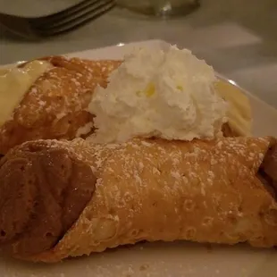 cannolis!