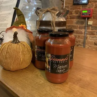 Yes Gianni's has homemade sauce