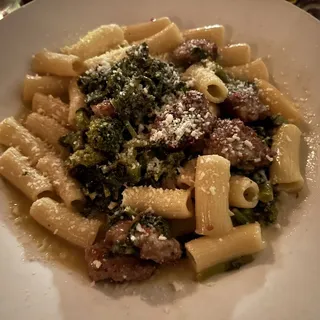 Rigatoni con cime di rapa e salsiccia
