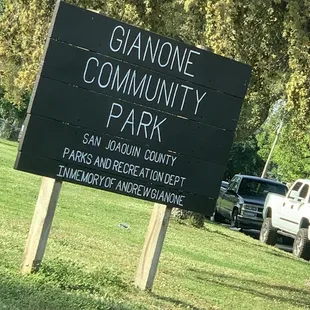Sign on the corner of Harding Wy. &amp; Goldengate Ave.