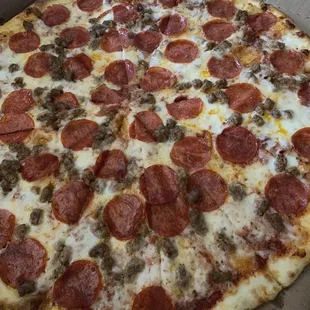 18&quot; pepperoni &amp; sausage thin crust...