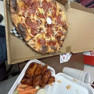 16&quot; Pizza 1 topping with 12 wings, ordered 12 Honey Hot Wings extra crispy/extra sloppy!