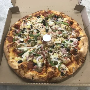 12&quot; Medium The Works Pizza