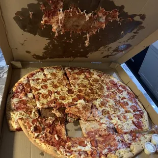 This is how our pizza arrived 15 min after ordering!! No chz or peppers either. 44$