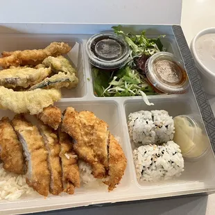 Giant Ramen & Sushi
