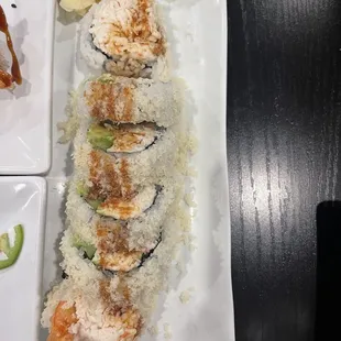 Crunch roll come with Ramen and Set