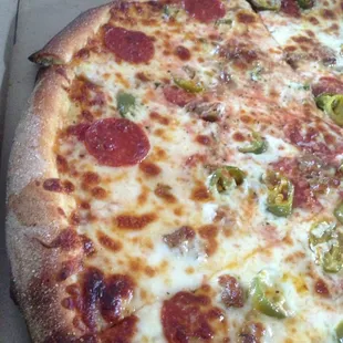 Yummy jalapeño and pep pizza!