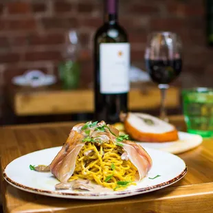 Spaghetti, mushrooms and speck