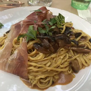 Spaghettini Funghi e Speck