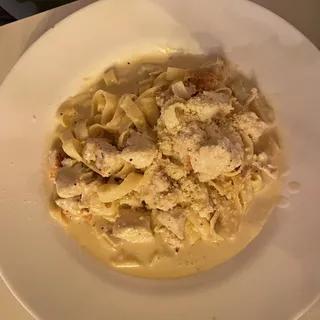 FAM Fettuccine Alfredo with Chicken