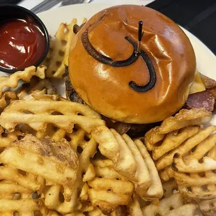 Basic Burger that was juicy and cooked perfect. Would order again.