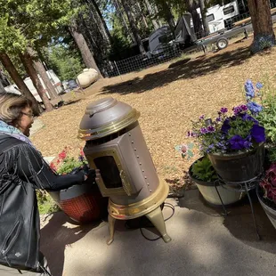 Fantastic outdoor ambience for both beautiful sunny days and chilly nights, esp when they begin to host live bluegrass music performances!