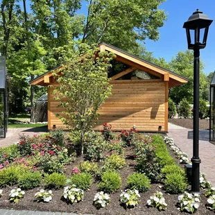 Gideon Owen's winery beautiful patio and outside dining and bar area! (Restrooms even blend beautifully into the architecture! Too notch!!)