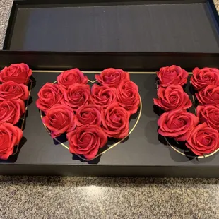 The box is nice over all but fake PLASTIC ROSES!