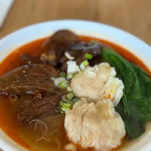 spicy beef noodle soup with wontons (extra $)