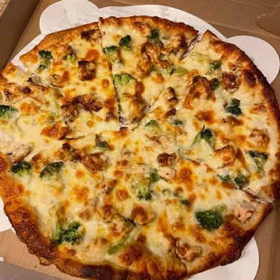 Large Chicken Broccoli Alfredo PIZZA