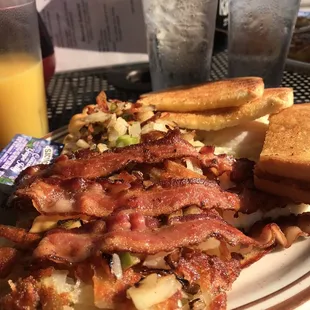 Eggs, bacon, toast, everything hashbrowns