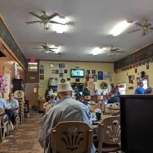 This place is such a treat! Amazing gravy and traditional country fare. Highly recommended