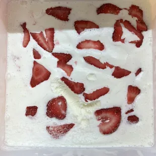 Strawberries and crema ice cream