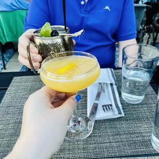 Yellow drink - Midnight in Paris