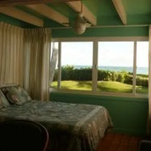 One bedroom cottage condo right on the beach of punalu'u