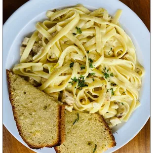 Chicken Fettuccini with Sauce x garlic bread.