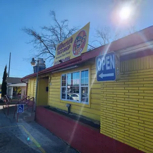 Exterior of Gilbertos on Abram