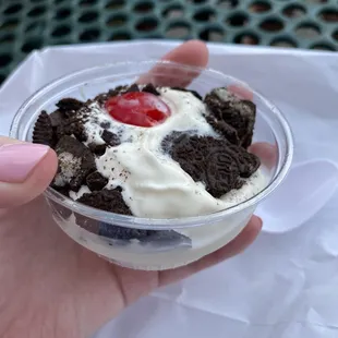 Kiddie scoop of Vanilla custard with Oreo