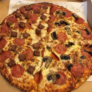 Large Pizza -1/2 sausage, pepperoni 1/2 mushroom, pepperoni.  It was good, nothing memorable.