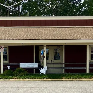 Gilly&apos;s Creamery storefront located in the Farmer&apos;s Market