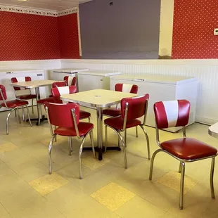 Gilly&apos;s Creamery indoor seating