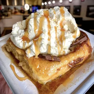 The delicious Manske Roll w/ Amys vanilla ice cream, melted Hersheys, and drizzled caramel!