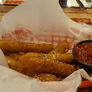 Cheesesticks, 7.50. Served with meat sauce.... not good for this vegetarian