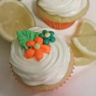 Cool Lemon Creme Cupcakes