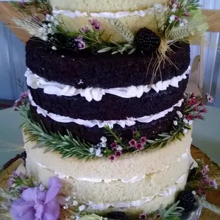 &quot;Naked&quot; Cakes