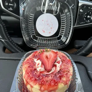 strawberry shortcake cheesecake $9 (instagram: @issa.cheatday)