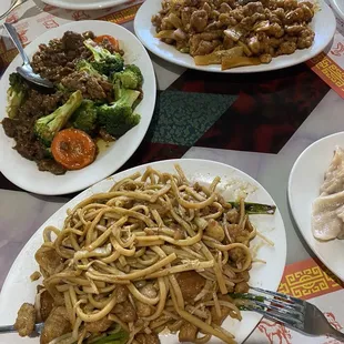 Chicken fried noodles, beef and broccoli, Szechuan chicken