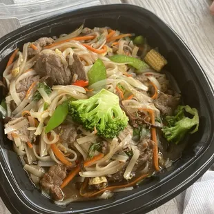 Drunken noodles beef