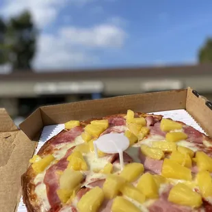 Hawaiian w cauliflower crust=winning