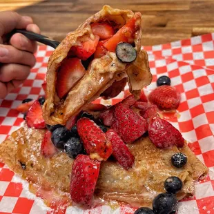 Creme Brulee Crepe (IG: @foodwithbros)