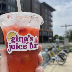 Gina&apos;s Juice Bar Strawberry Fresca