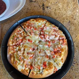 Personal (Piccolo) Pizza with Alfredo Sauce, Tomatoes and Jalapeños