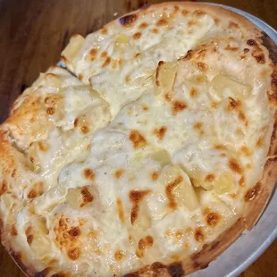 Alfredo Pizza with pineapple