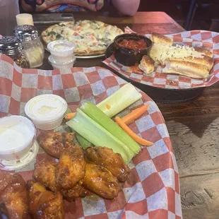 Wings, Alfredo pizza, &amp; breadsticks yummy