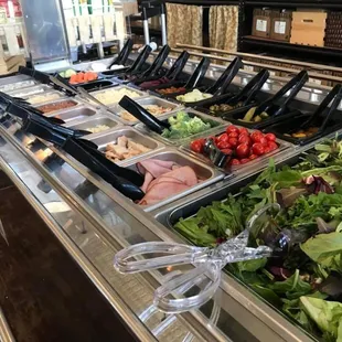 Fresh, Crisp Salad bar!