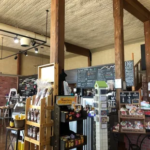 Coffee, sandwiches, light breakfast and general artisanal goodies.