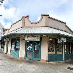 Ginger &amp; Garlic Chinese Restaurant,  just across da street from where Char Hung Sut used to be.