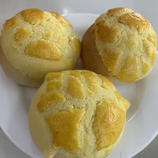 Baked Egg Custard Bun