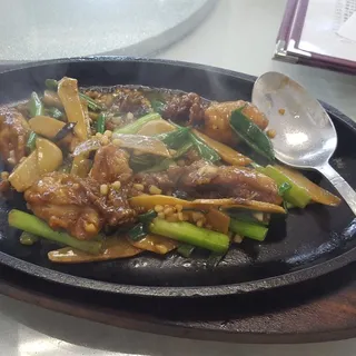 Sizzling Oyster with Ginger and Onion